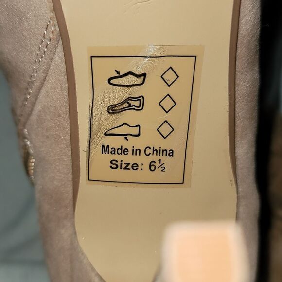 Beautiful Shoe Republic L.A. Fuax Suade Booties! - Picture 8 of 9